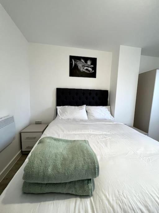 Luxurious City View Apartment In Salford Manchester Exteriör bild