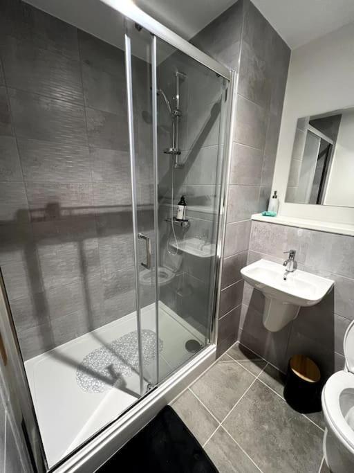 Luxurious City View Apartment In Salford Manchester Exteriör bild