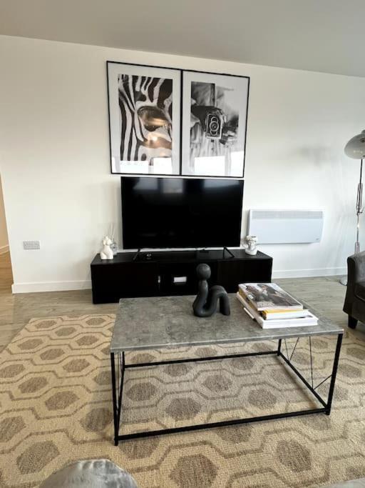 Luxurious City View Apartment In Salford Manchester Exteriör bild