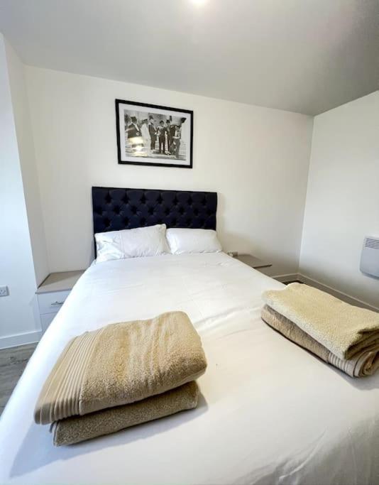 Luxurious City View Apartment In Salford Manchester Exteriör bild