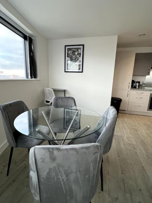 Luxurious City View Apartment In Salford Manchester Exteriör bild