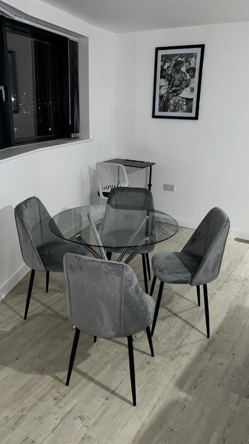 Luxurious City View Apartment In Salford Manchester Exteriör bild